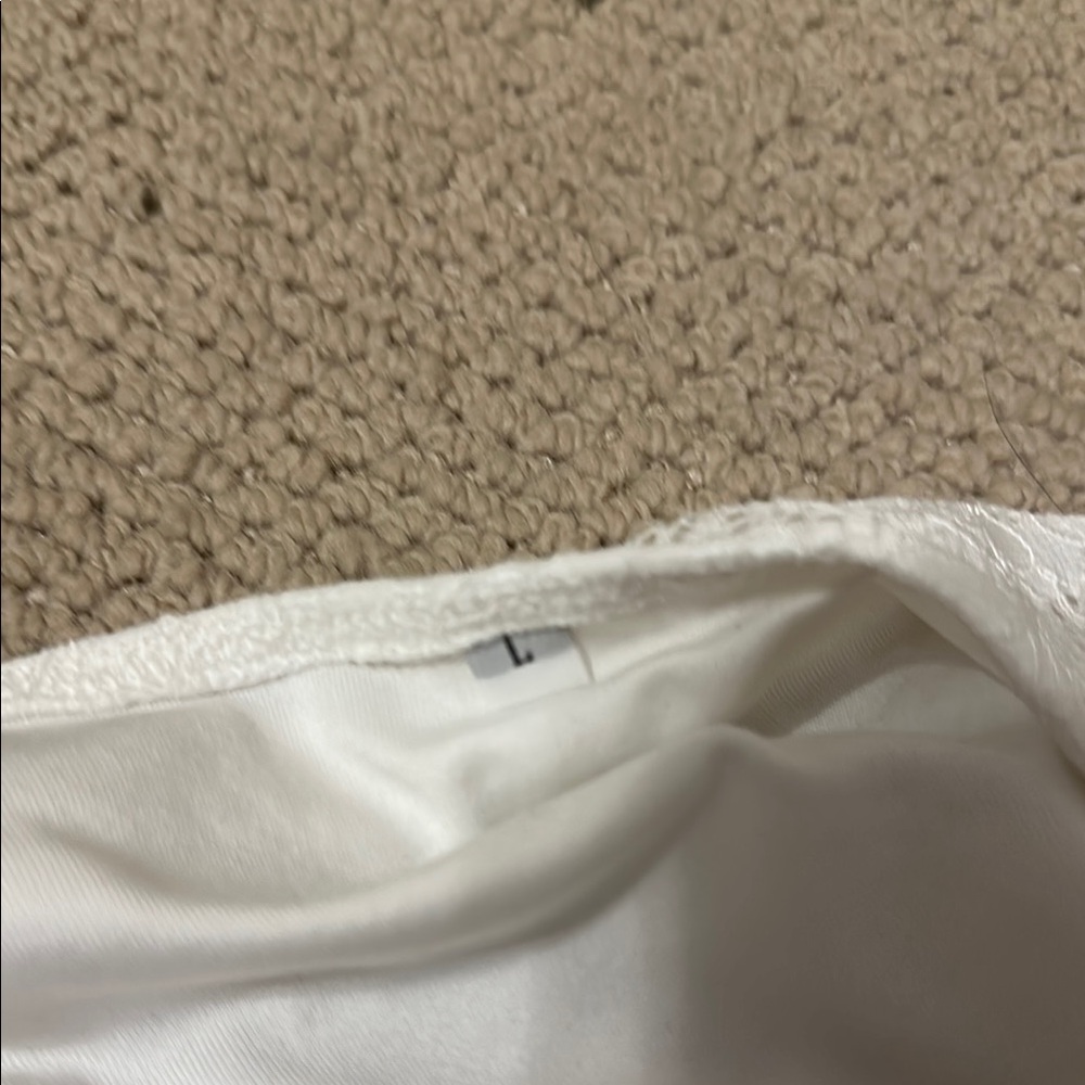 NWOT Elegant White Lace Long Sleeve Top - Picture 2 of 2